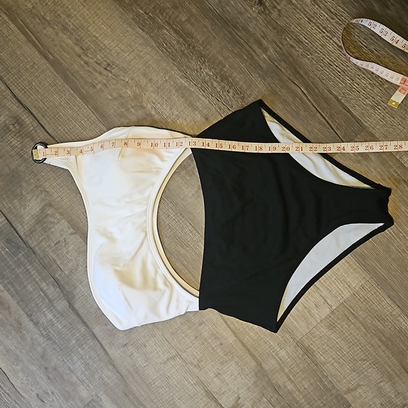 Black & White Swimsuit - Picture 6 of 8